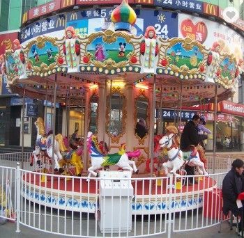 Tour mécanique de Kiddie de carrousel, tour musical de carrousel de cheval pour des enfants
